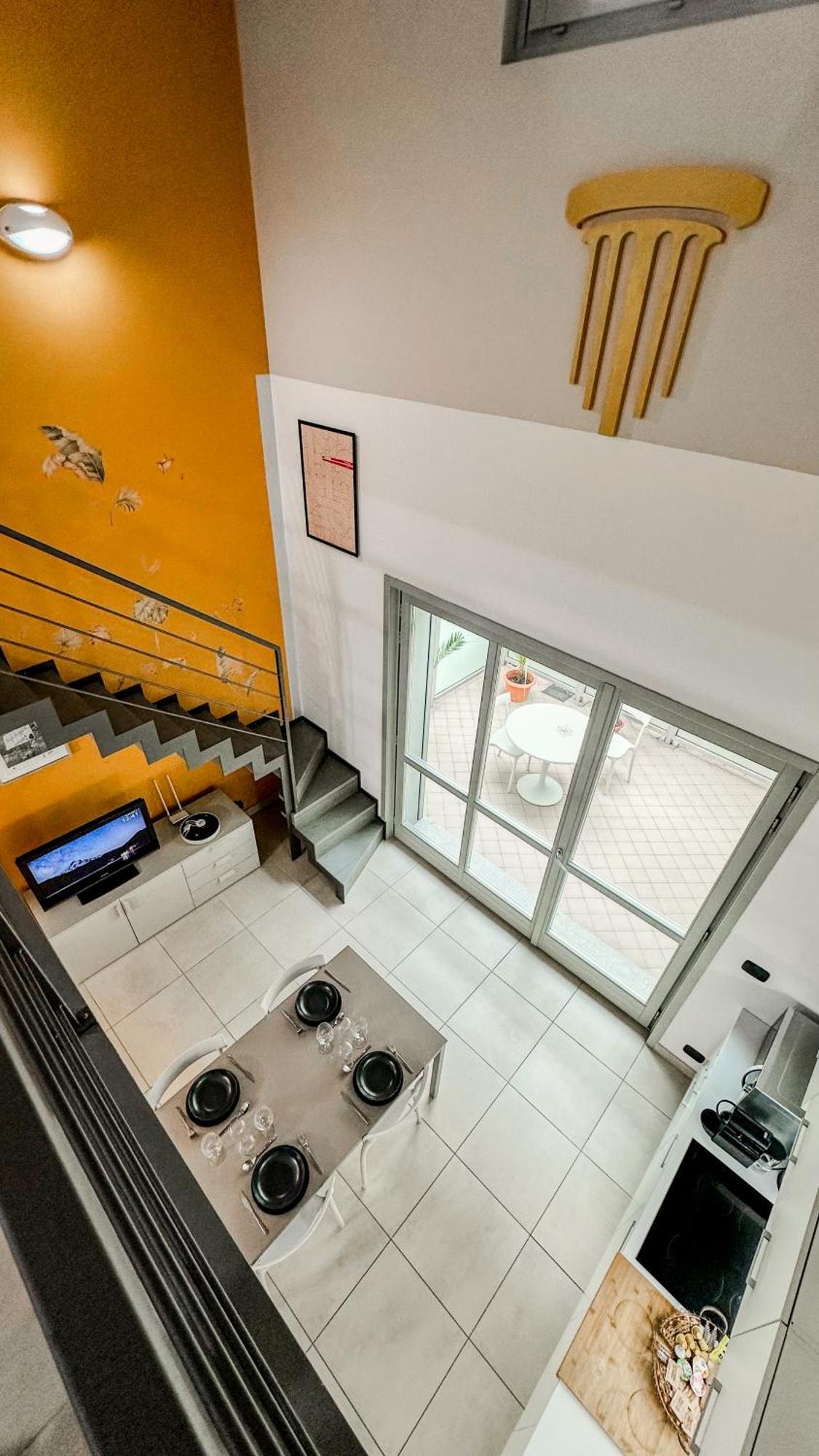 Loft Di Design Con Garage E Area Fitness